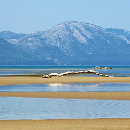 아파트 Sandy Beach Rogotin